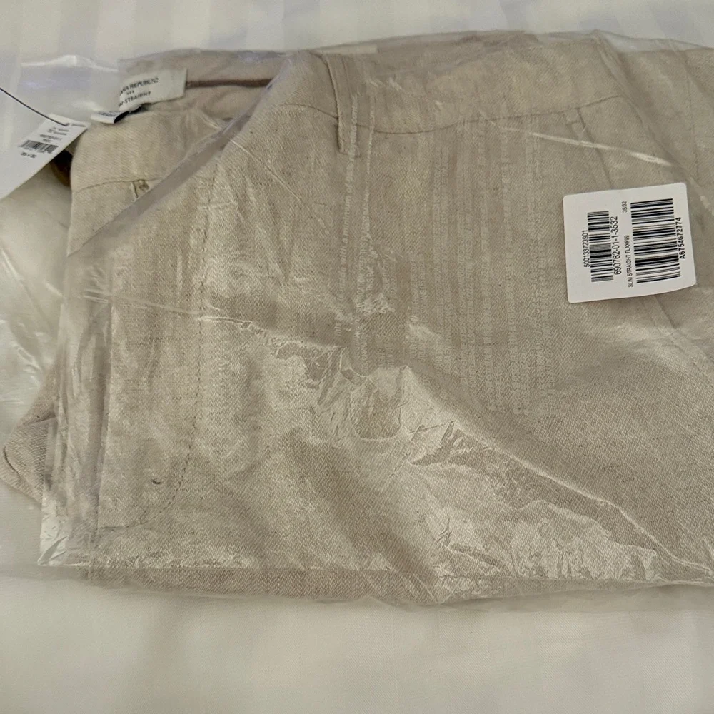 Banana Republic Linen-Blend Pants in Cream